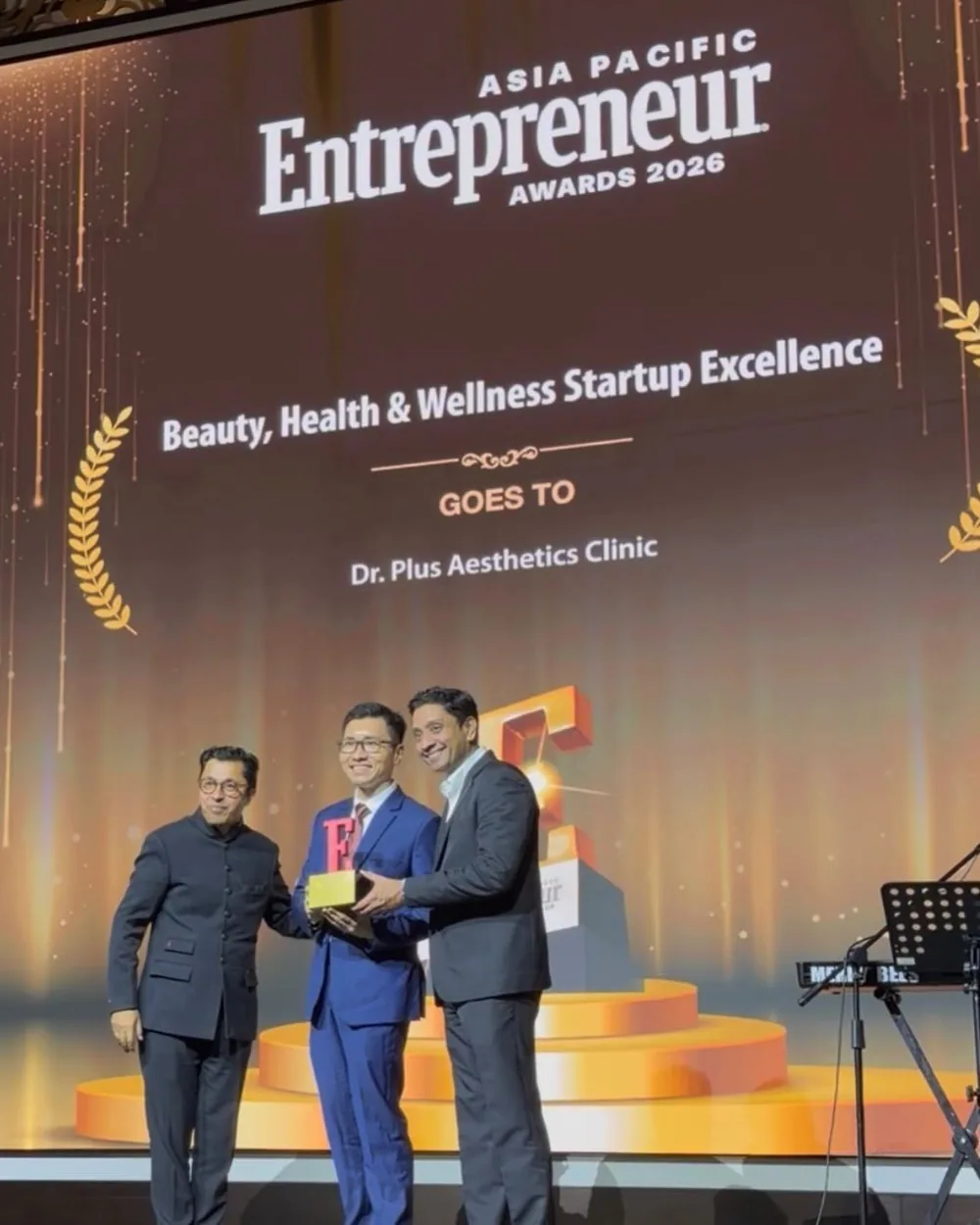 Dr Kenneth Lee receiving the Asia Pacific Entrepreneur Awards 2026 recognition